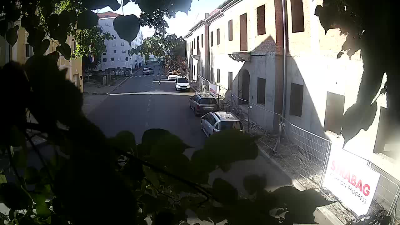 Renovación de Petrinja de la escuela secundaria y la administración de la ciudad después del terremoto – Live cam Croacia