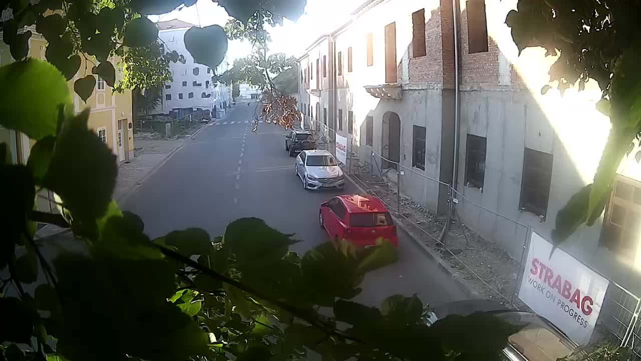 Petrinjska prenova srednje šole in mestne uprave po potresu – Kamere v živo Hrvaška