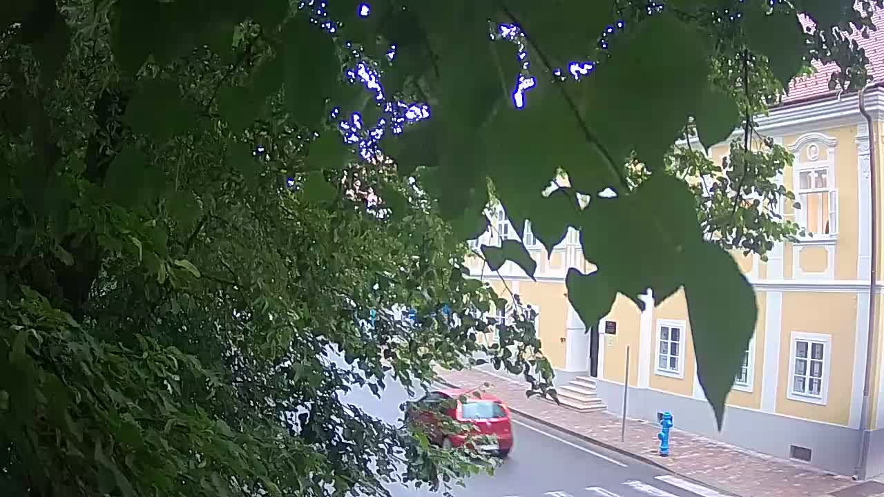 Spletna kamera v živo Petrinja centralni park – po potresu