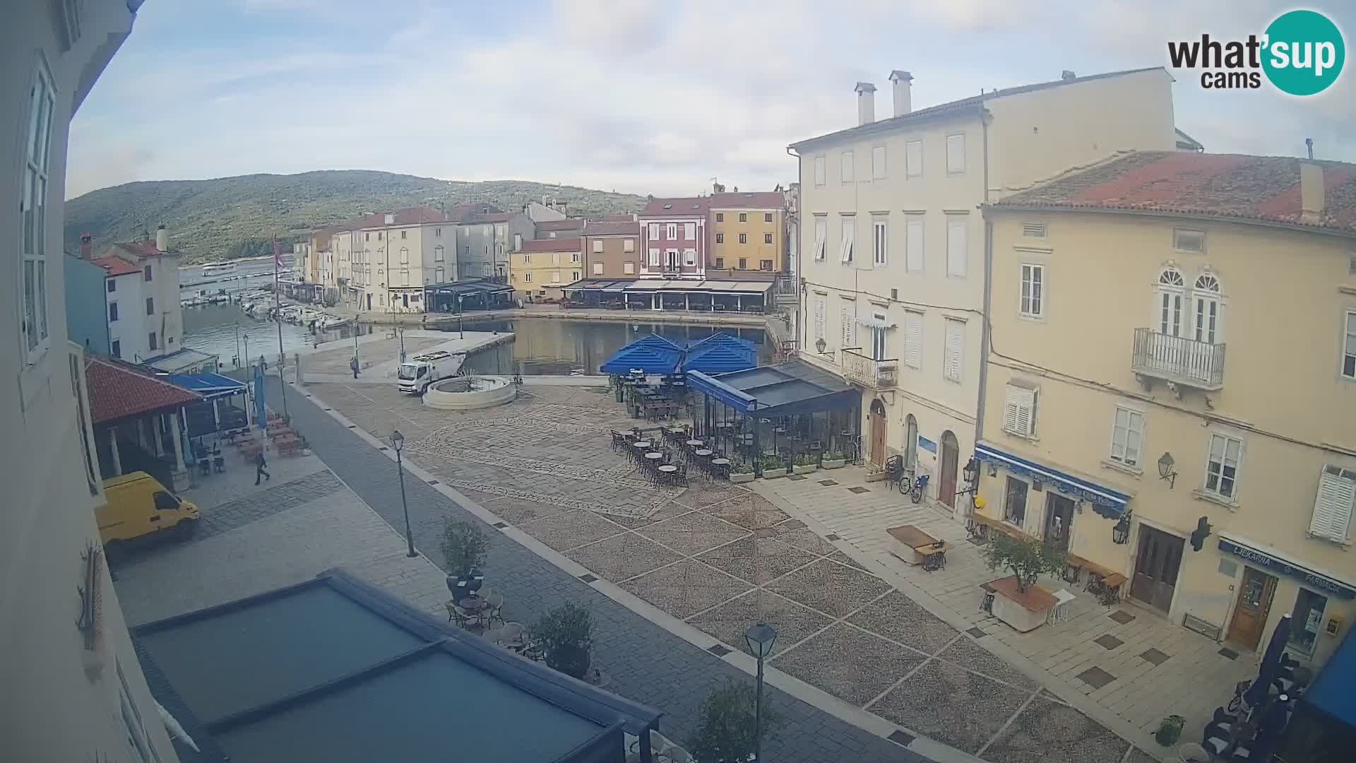 LIVE cam Cres city – place principale et “mandrač” – île de Cres – Croatie