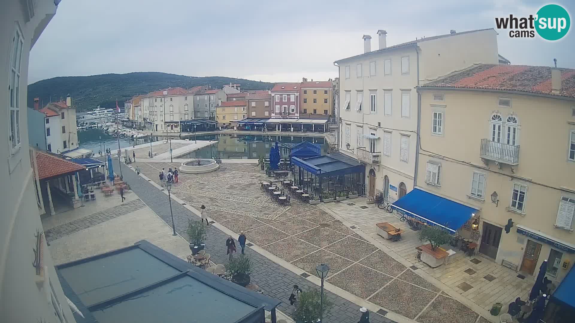 Cámara en vivo ciudad de Cres – plaza principal y “mandrač” – isla de Cres – Croacia