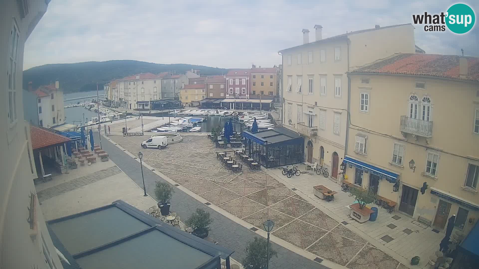 LIVE cam Cres Stadt – Hauptplatz und “mandrač” – Cres Insel – Kroatien