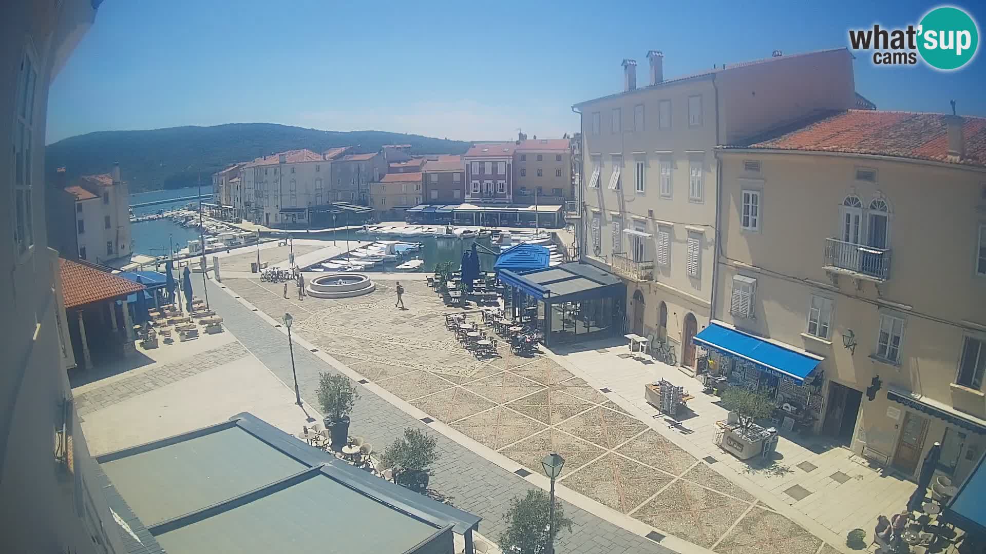 Cámara en vivo ciudad de Cres – plaza principal y “mandrač” – isla de Cres – Croacia