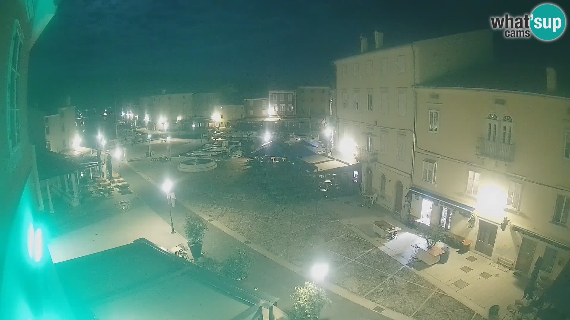 Cámara en vivo ciudad de Cres – plaza principal y “mandrač” – isla de Cres – Croacia