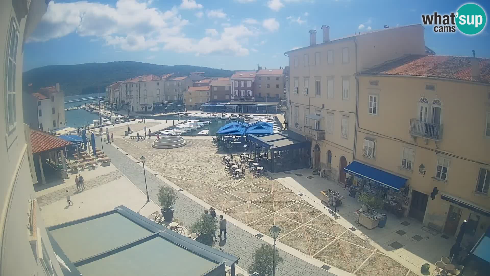 Kamera v ŽIVO Cres mesto – glavni trg in “mandrač” – otok Cres – Hrvaška