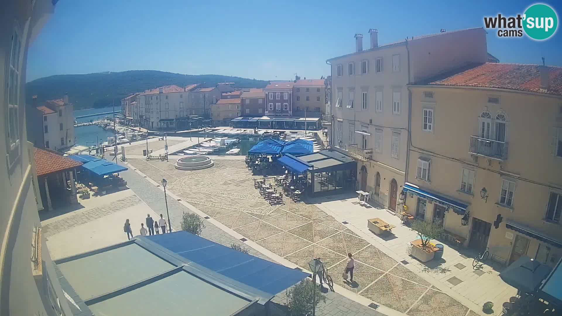 Cámara en vivo ciudad de Cres – plaza principal y “mandrač” – isla de Cres – Croacia