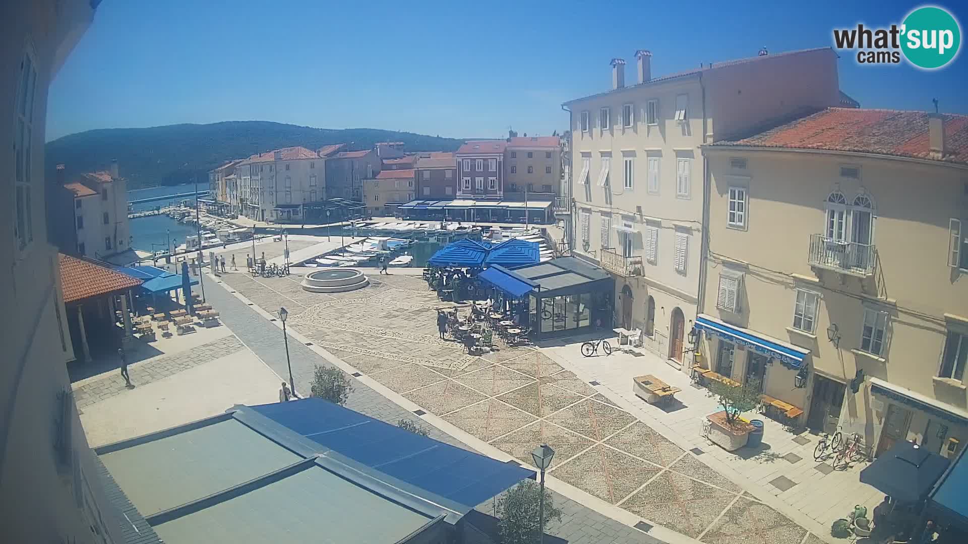 Web kamera Grad Cres – glavni trg i “mandrač” – otok Cres