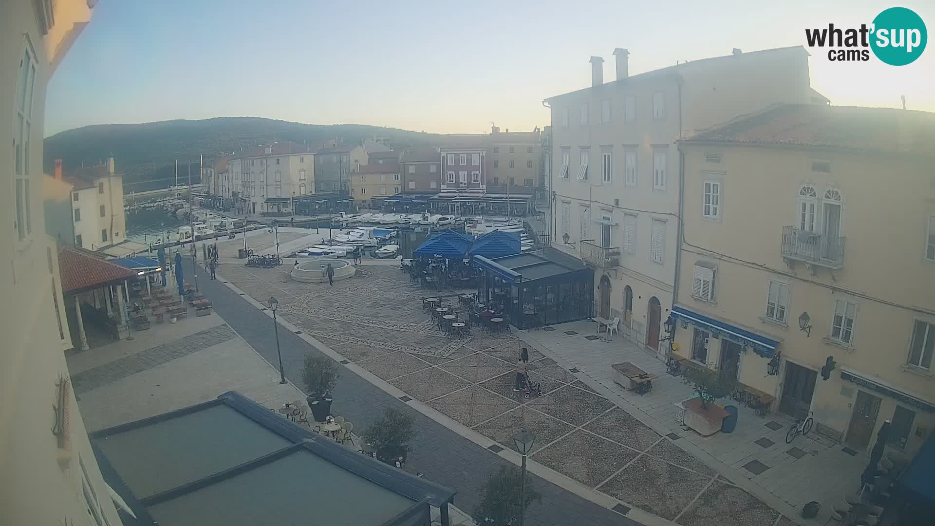 Cámara en vivo ciudad de Cres – plaza principal y “mandrač” – isla de Cres – Croacia