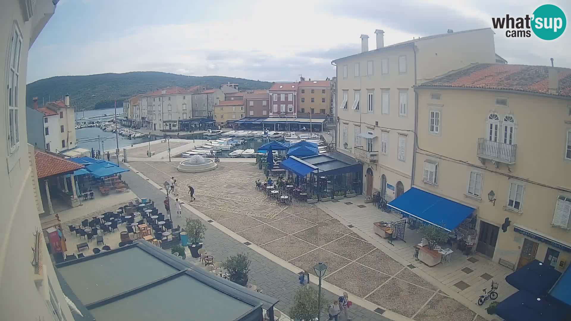 LIVE cam Cres Stadt – Hauptplatz und “mandrač” – Cres Insel – Kroatien