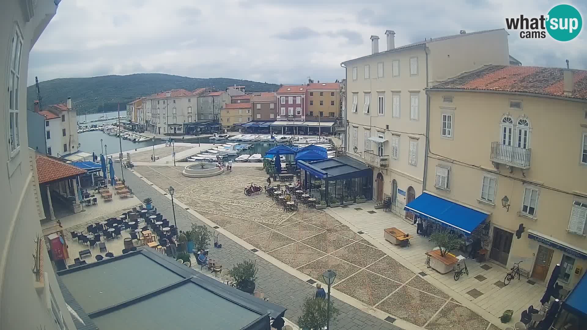 Kamera v ŽIVO Cres mesto – glavni trg in “mandrač” – otok Cres – Hrvaška