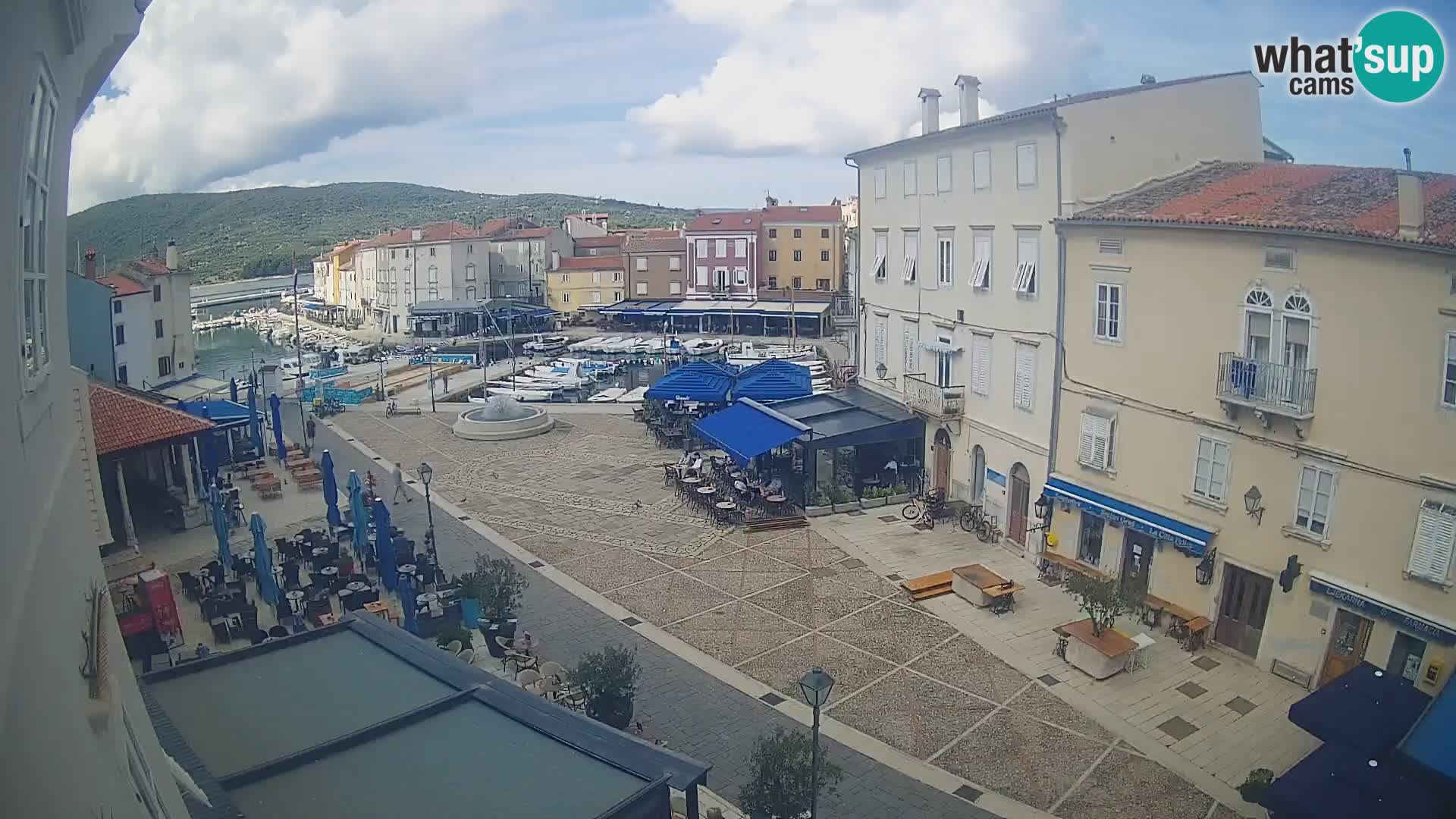 Cámara en vivo ciudad de Cres – plaza principal y “mandrač” – isla de Cres – Croacia