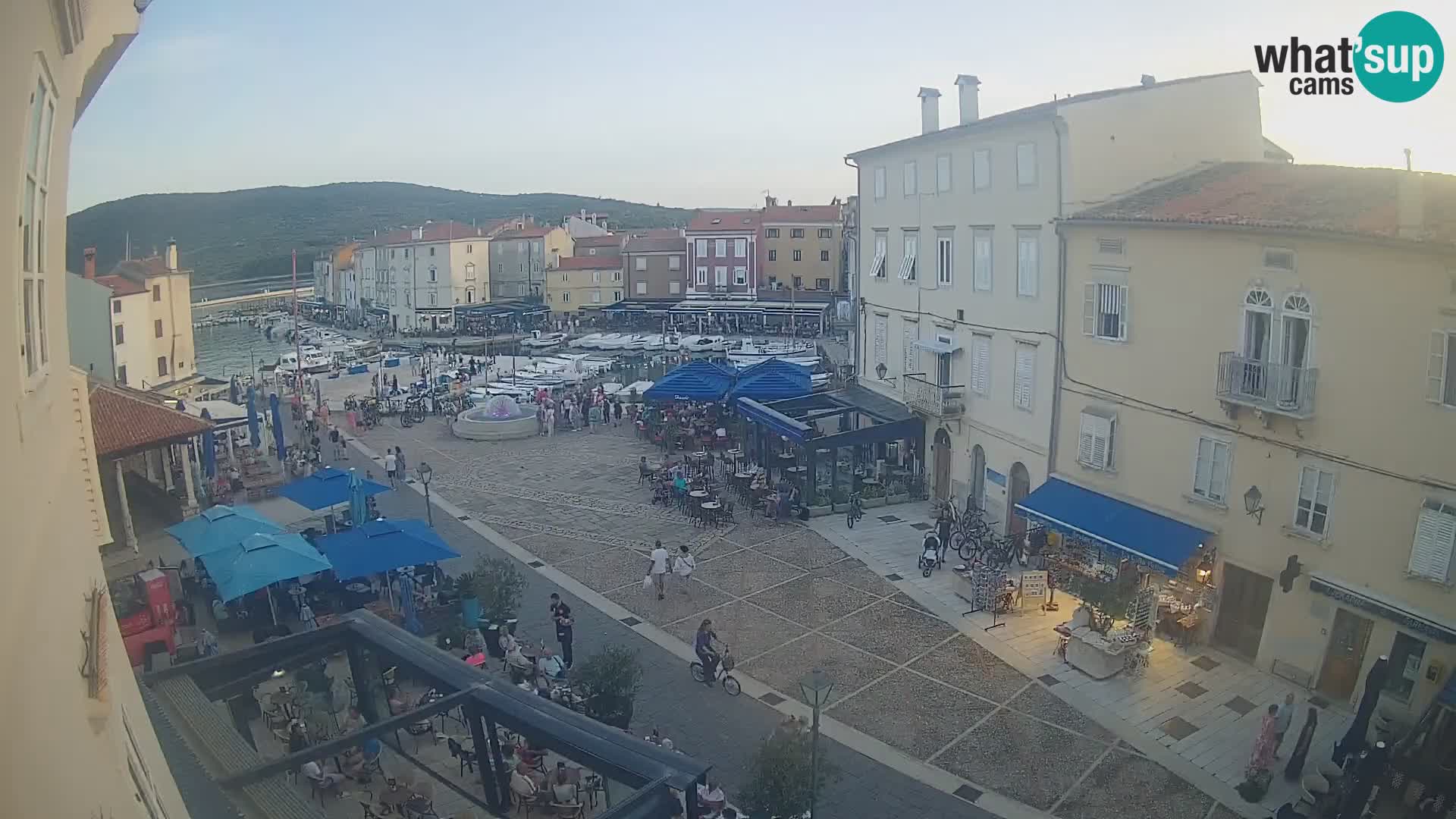 LIVE cam Cres città – piazza principale e “mandrač” – isola di Cherso – Croazia