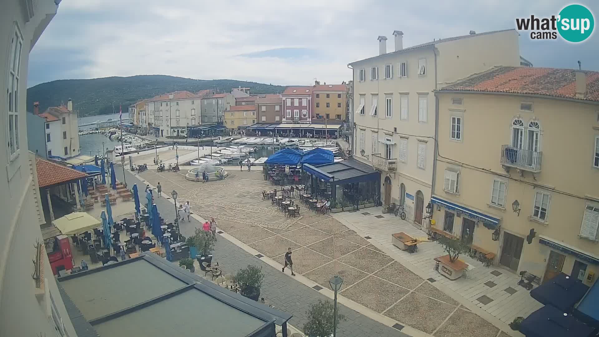 LIVE cam Cres Stadt – Hauptplatz und “mandrač” – Cres Insel – Kroatien