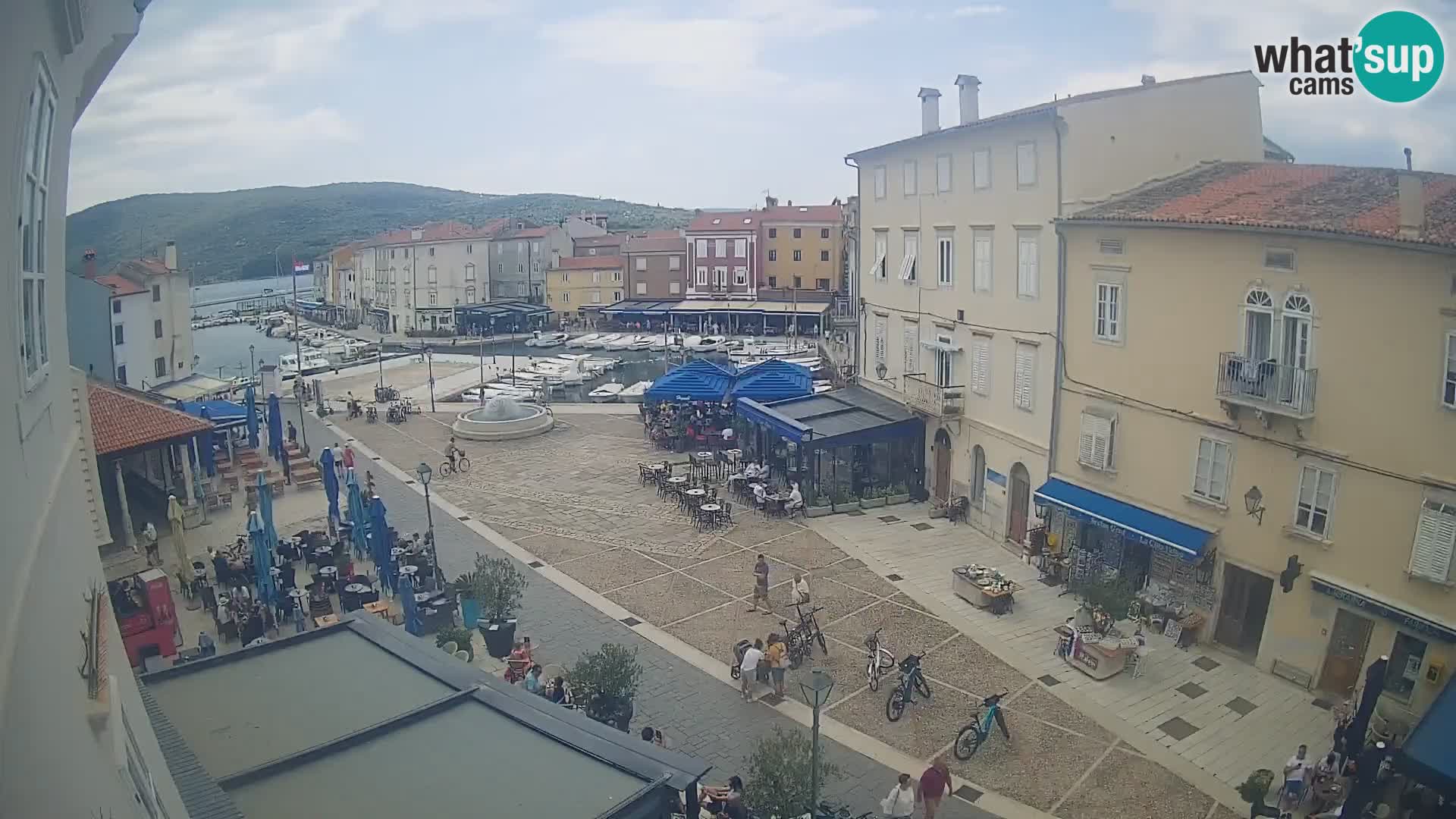 LIVE cam Cres city – place principale et “mandrač” – île de Cres – Croatie