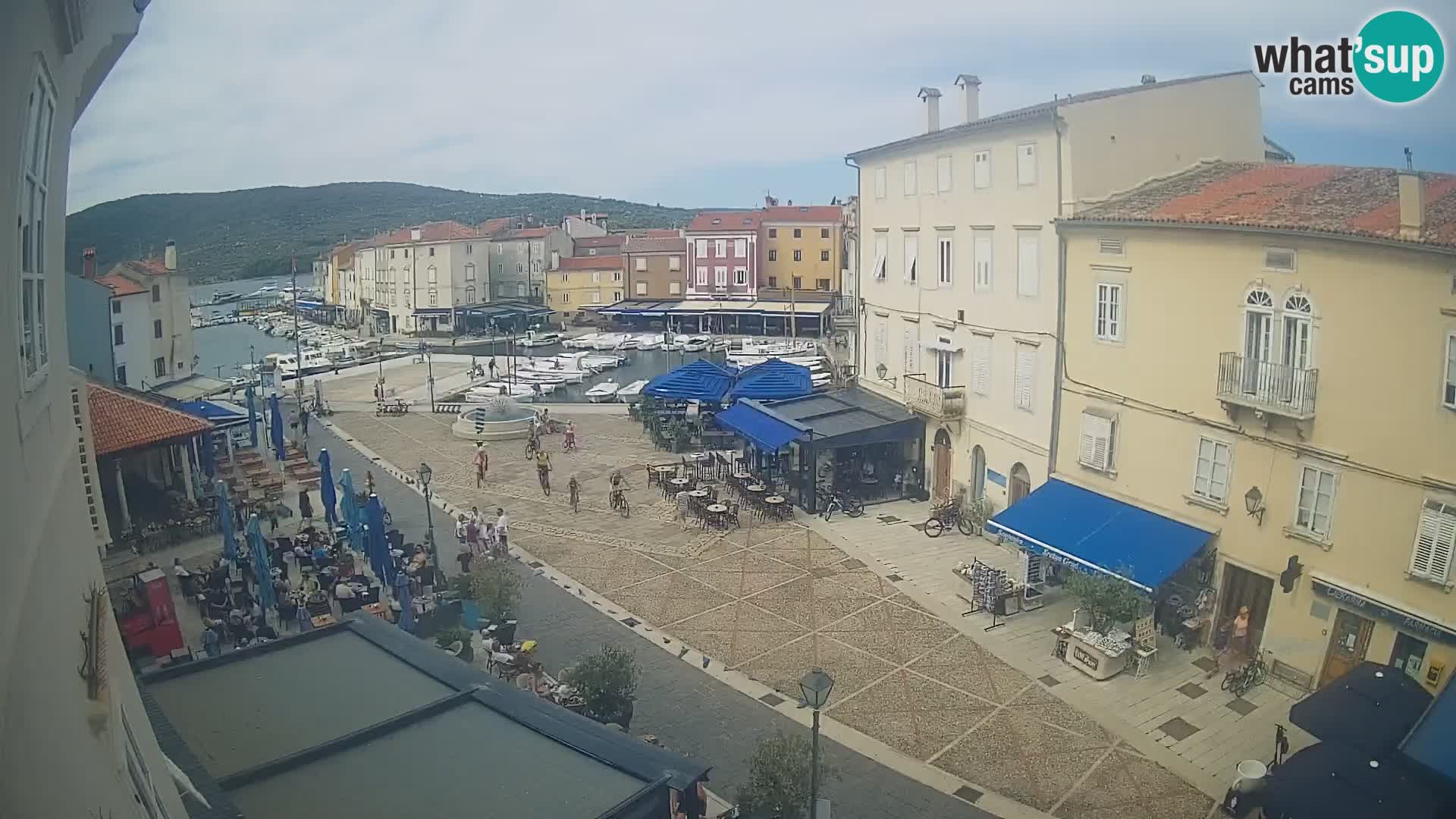 Cámara en vivo ciudad de Cres – plaza principal y “mandrač” – isla de Cres – Croacia