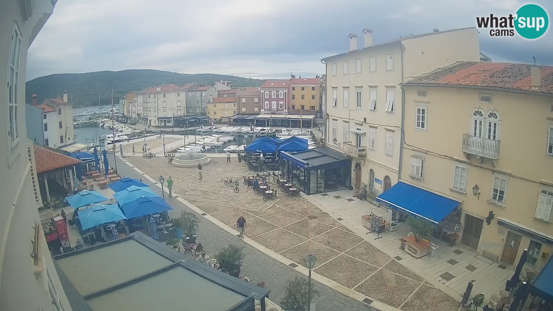 Kamera v ŽIVO Cres mesto – glavni trg in “mandrač” – otok Cres – Hrvaška