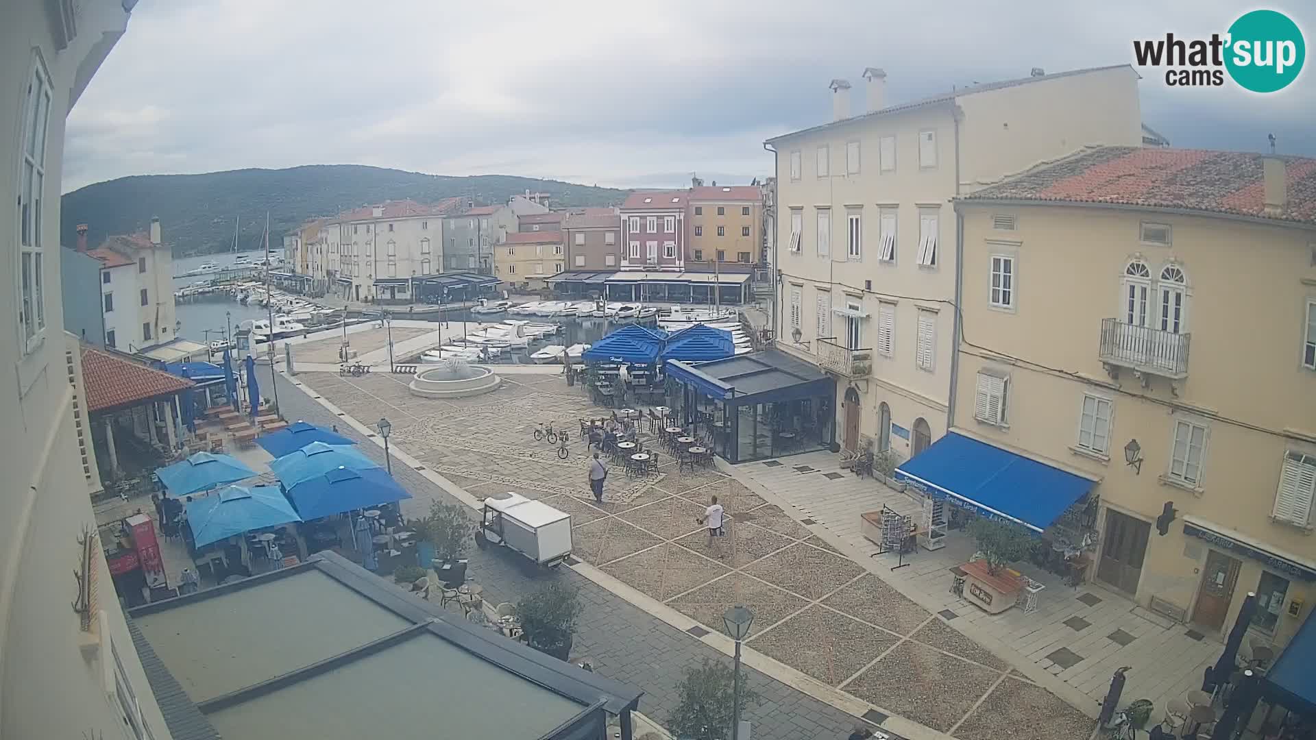 LIVE cam Cres city – place principale et “mandrač” – île de Cres – Croatie