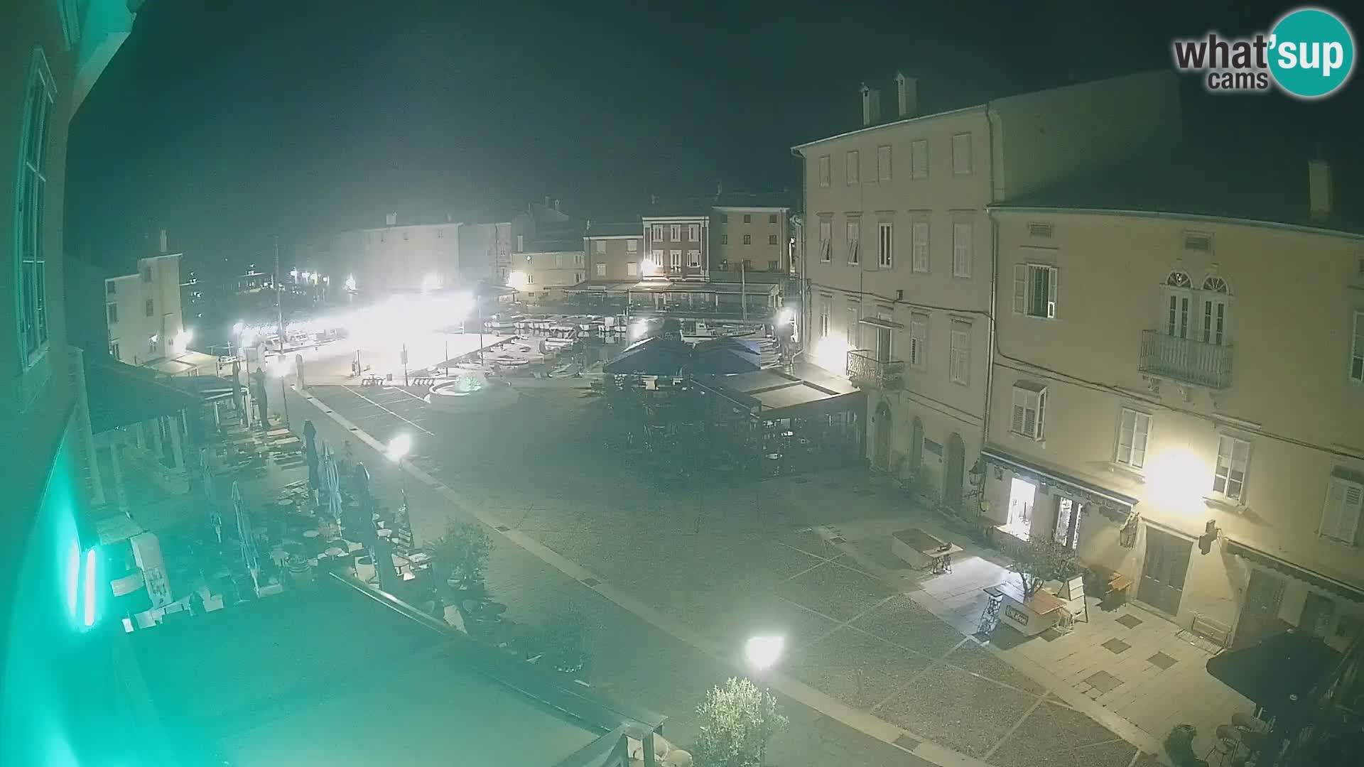 Cámara en vivo ciudad de Cres – plaza principal y “mandrač” – isla de Cres – Croacia