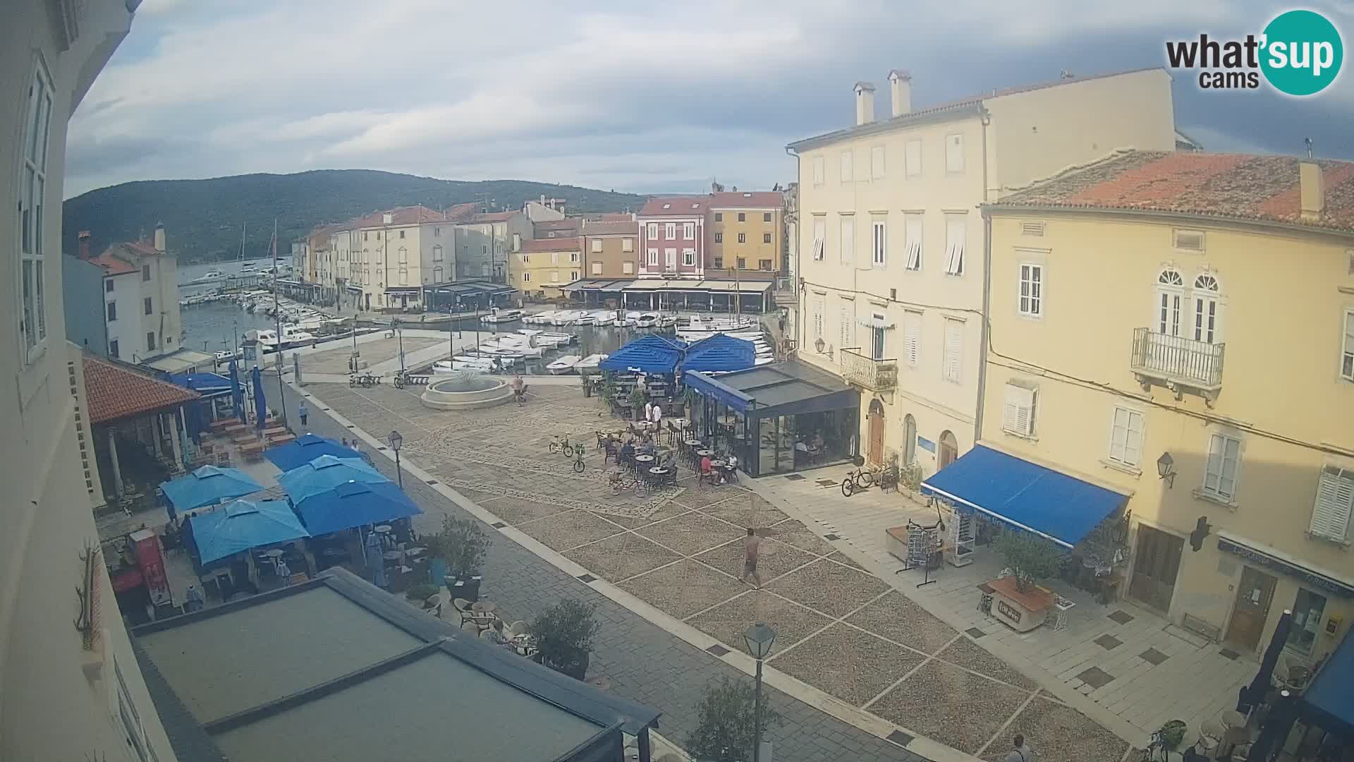 LIVE cam Cres Stadt – Hauptplatz und “mandrač” – Cres Insel – Kroatien