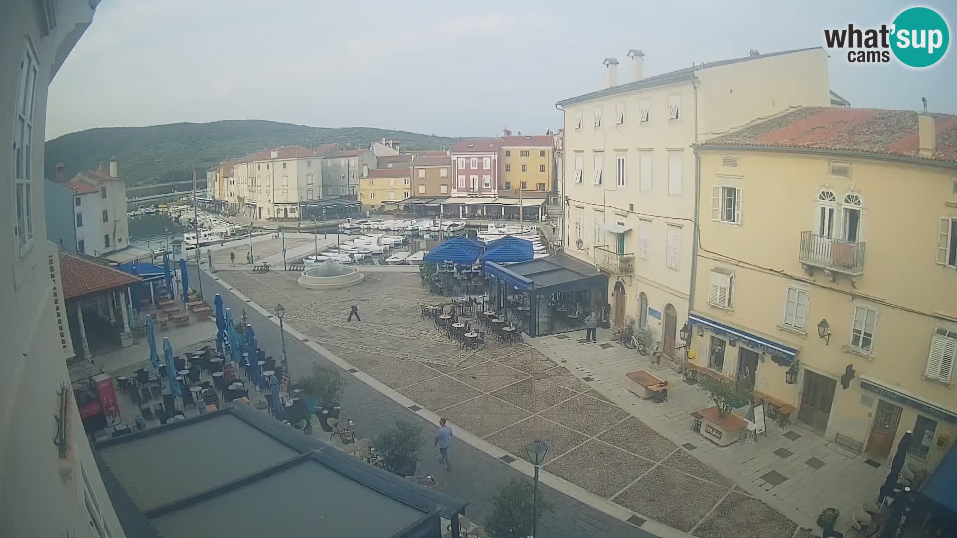 Kamera v ŽIVO Cres mesto – glavni trg in “mandrač” – otok Cres – Hrvaška