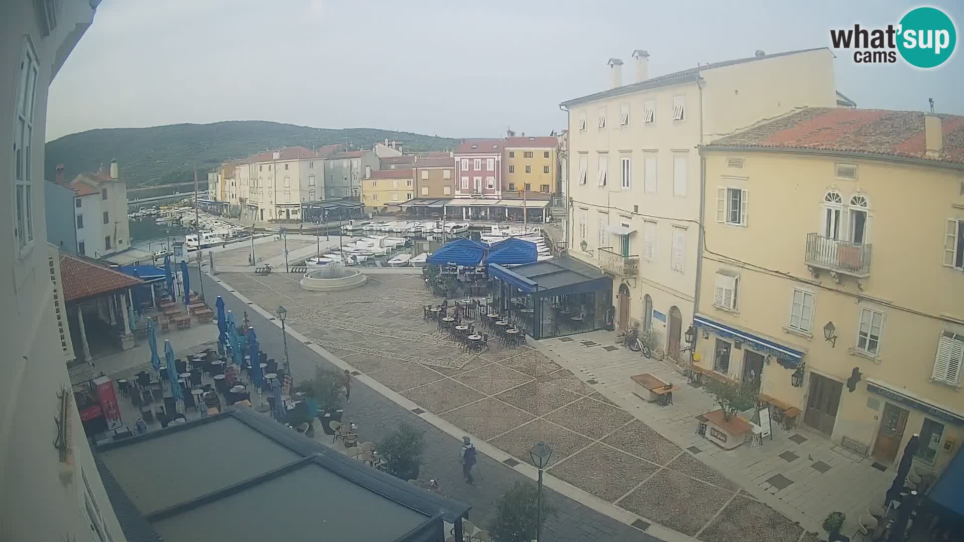 Kamera v ŽIVO Cres mesto – glavni trg in “mandrač” – otok Cres – Hrvaška