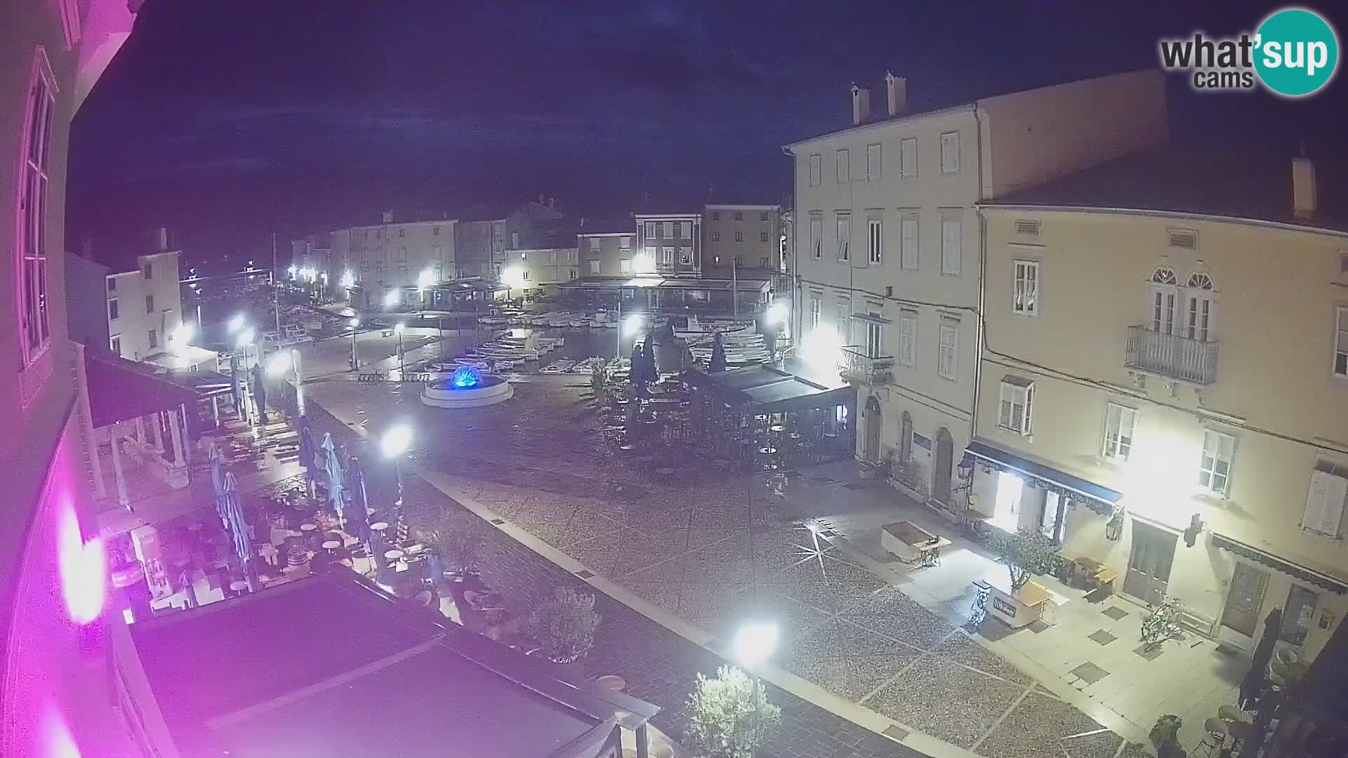 Cámara en vivo ciudad de Cres – plaza principal y “mandrač” – isla de Cres – Croacia