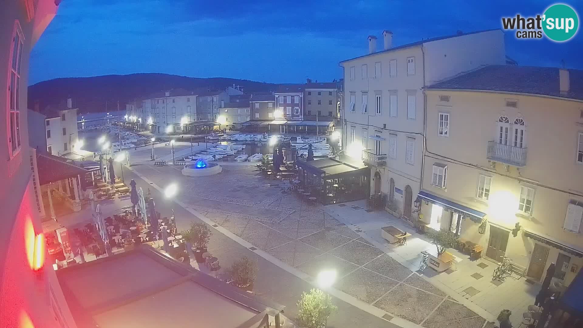 Kamera v ŽIVO Cres mesto – glavni trg in “mandrač” – otok Cres – Hrvaška