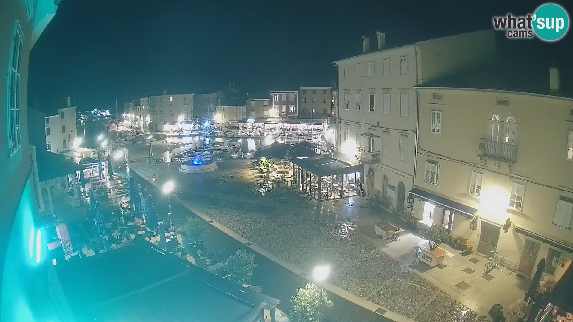 LIVE cam Cres city – place principale et “mandrač” – île de Cres – Croatie