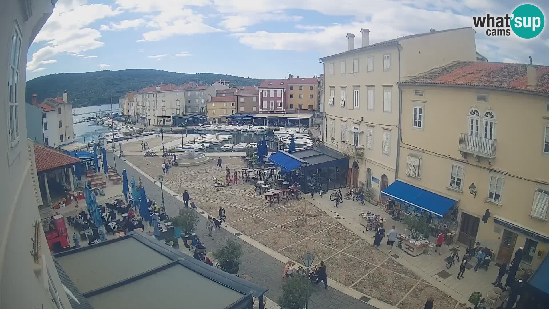 Kamera v ŽIVO Cres mesto – glavni trg in “mandrač” – otok Cres – Hrvaška