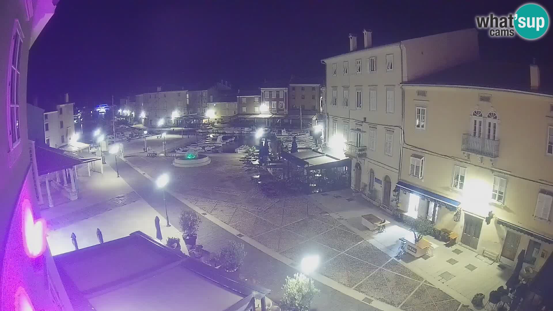 LIVE cam Cres city – place principale et “mandrač” – île de Cres – Croatie