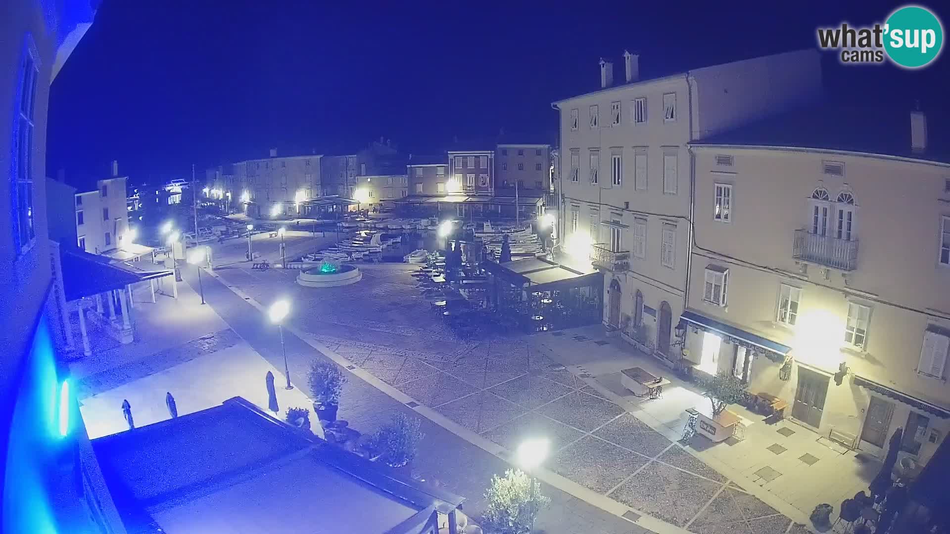 LIVE cam Cres city – place principale et “mandrač” – île de Cres – Croatie