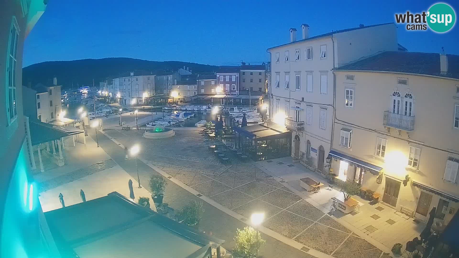 LIVE cam Cres city – place principale et “mandrač” – île de Cres – Croatie