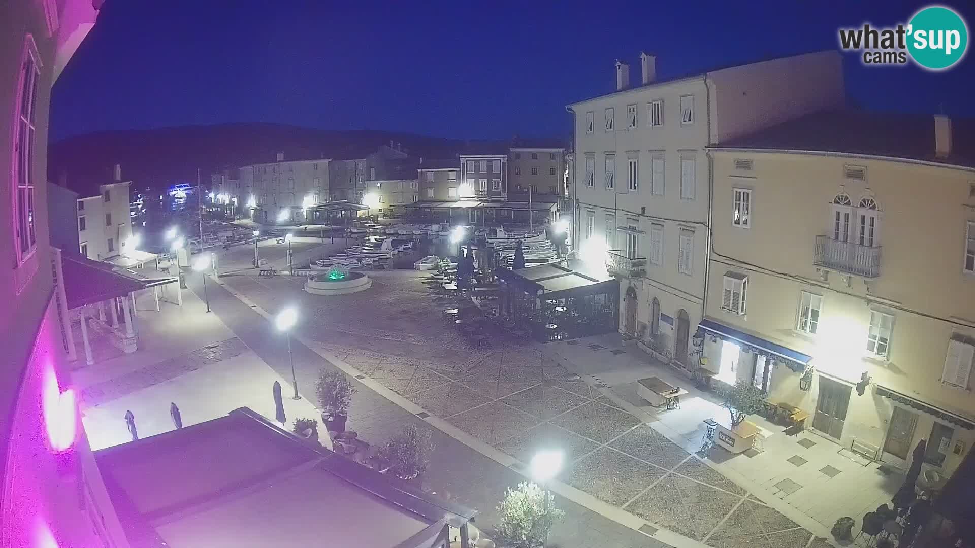 Cámara en vivo ciudad de Cres – plaza principal y “mandrač” – isla de Cres – Croacia