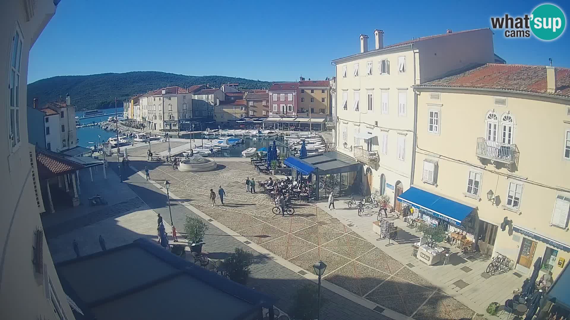 Web kamera Grad Cres – glavni trg i “mandrač” – otok Cres