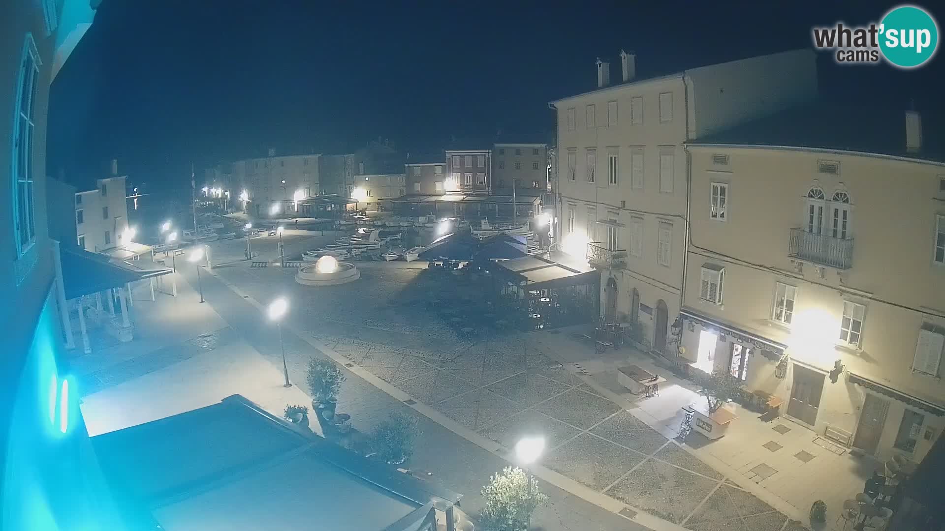 Cámara en vivo ciudad de Cres – plaza principal y “mandrač” – isla de Cres – Croacia