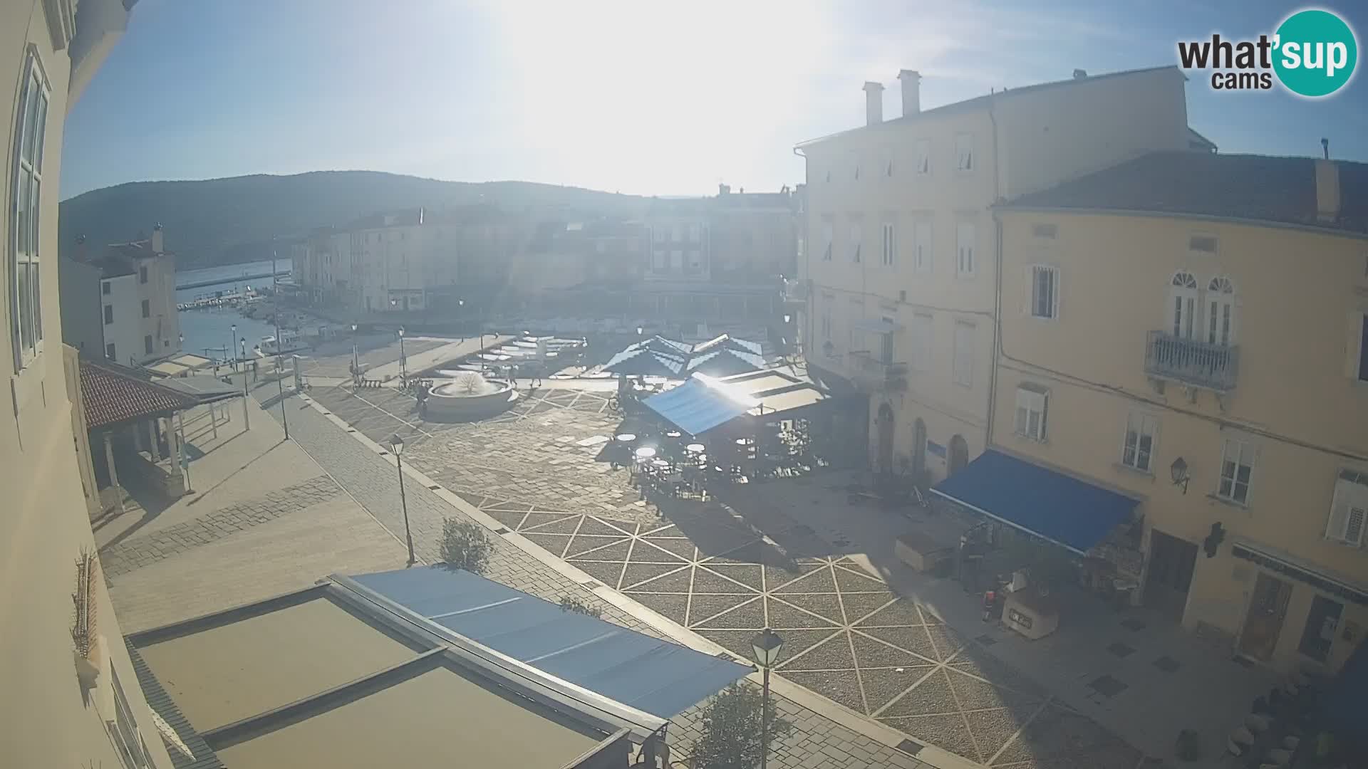 LIVE cam Cres city – place principale et “mandrač” – île de Cres – Croatie