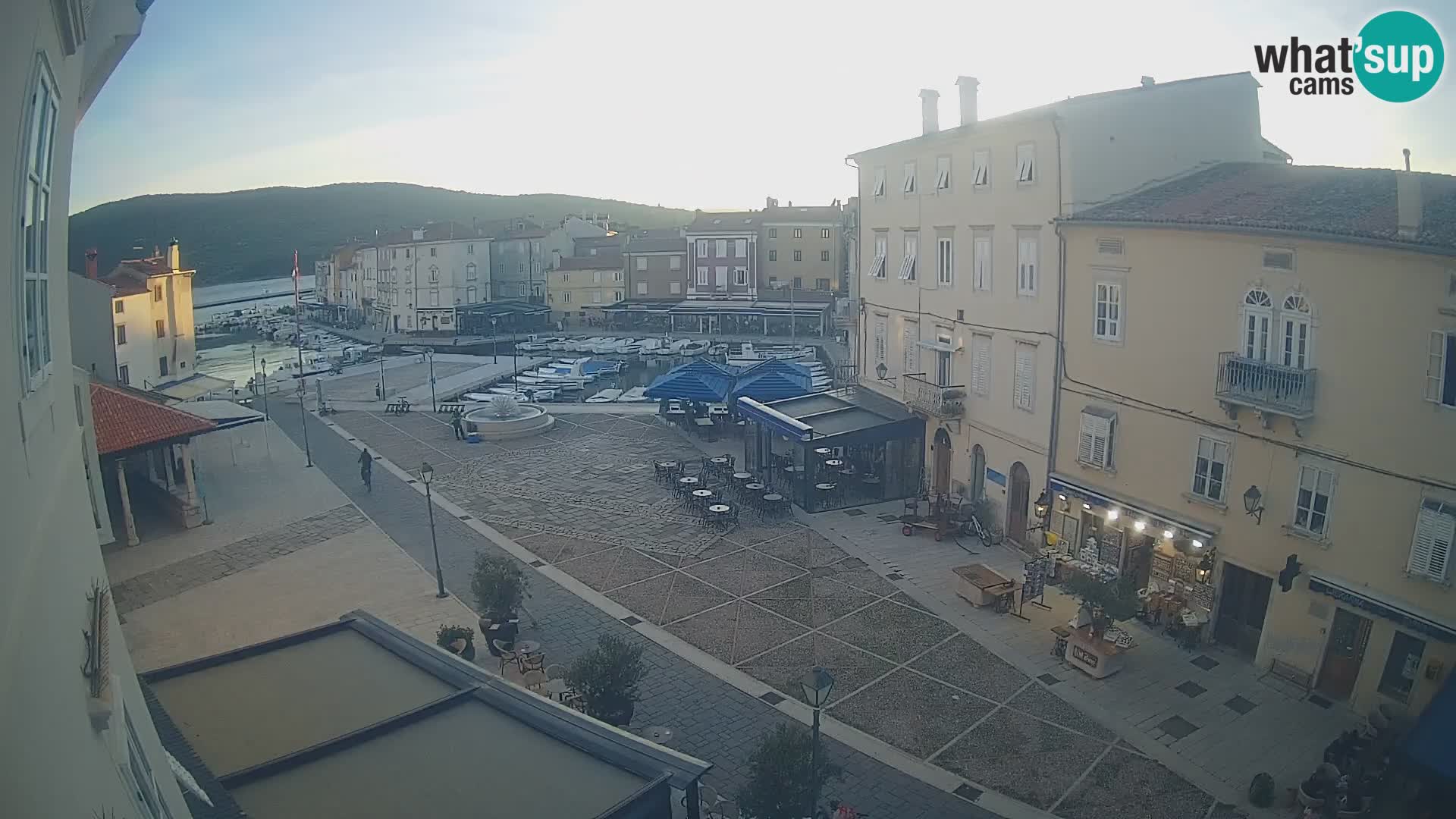 LIVE cam Cres Stadt – Hauptplatz und “mandrač” – Cres Insel – Kroatien