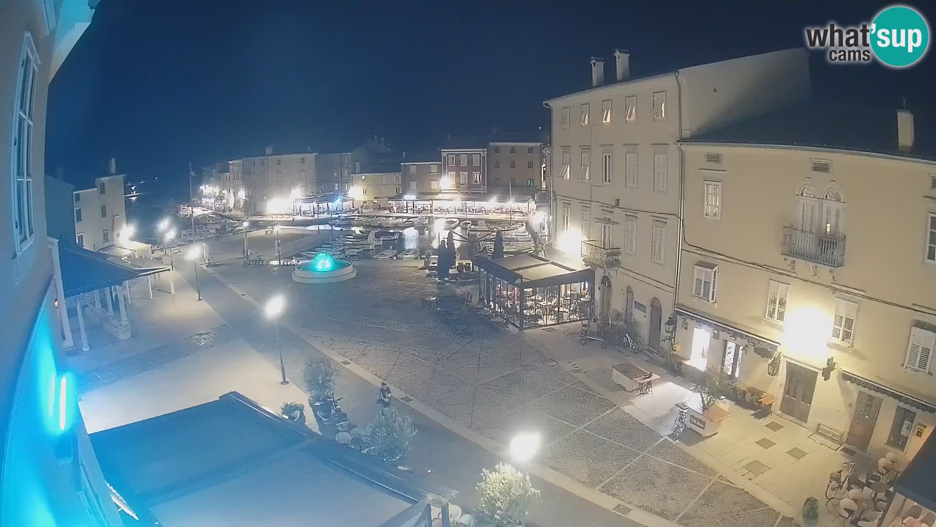 LIVE cam Cres city – place principale et “mandrač” – île de Cres – Croatie