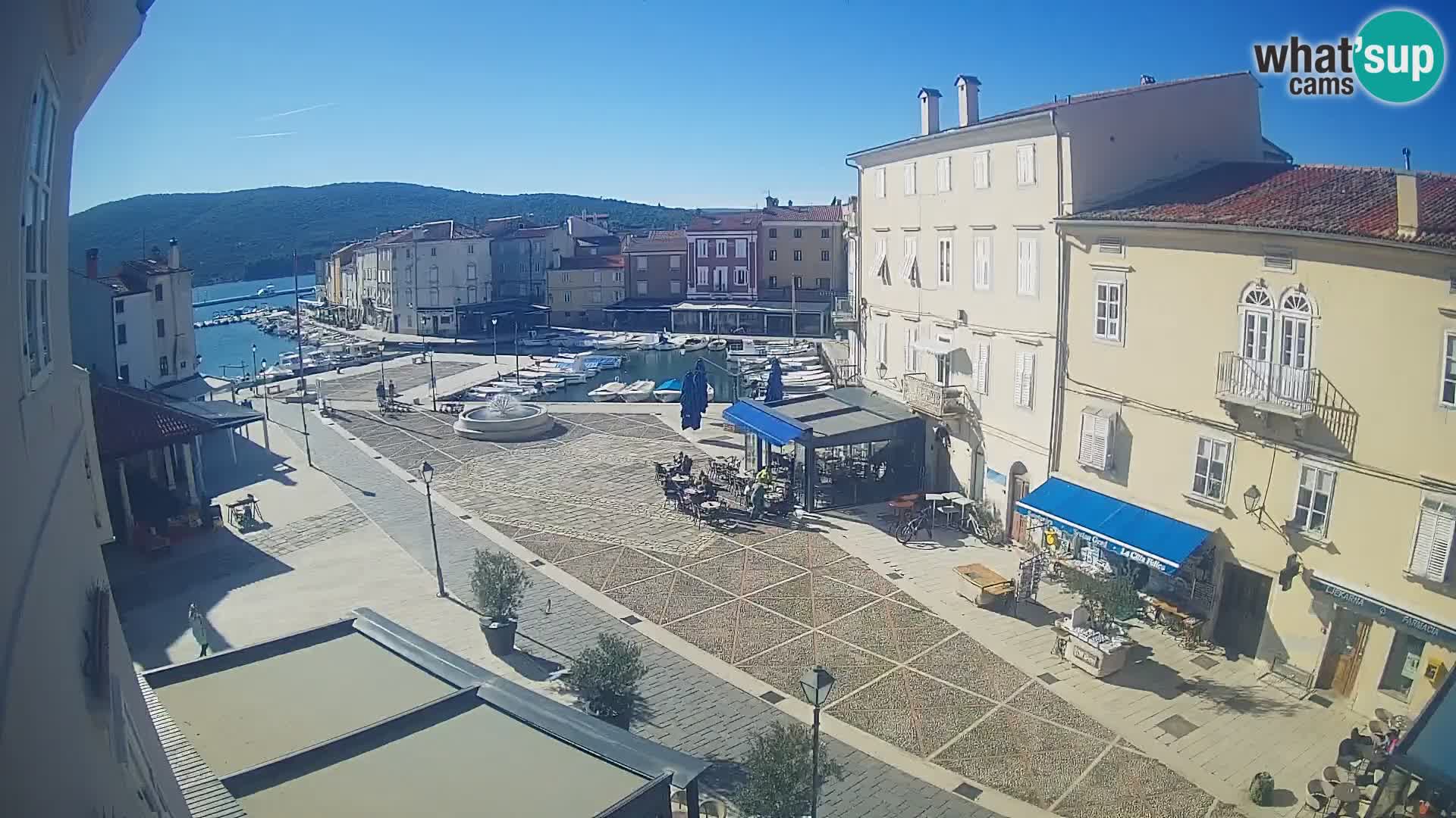 Cámara en vivo ciudad de Cres – plaza principal y “mandrač” – isla de Cres – Croacia