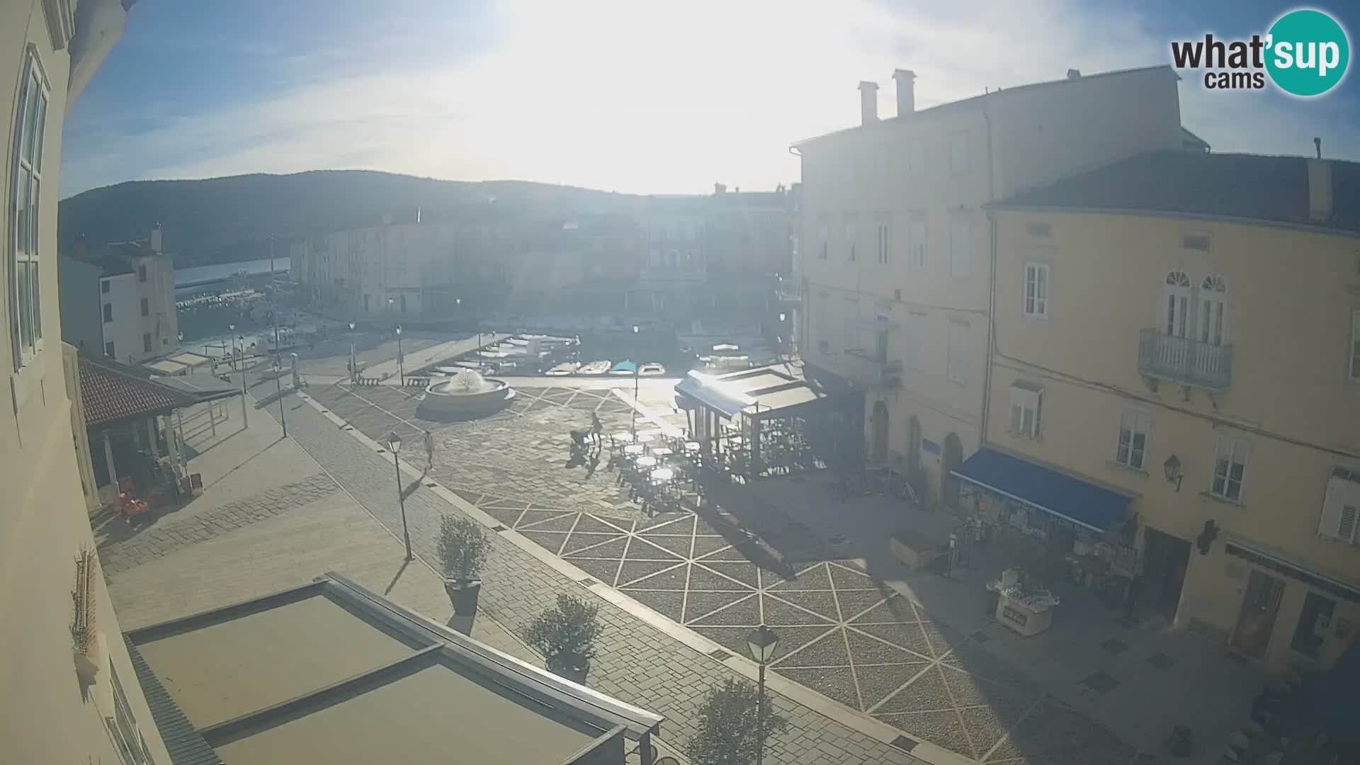 LIVE cam Cres city – main square and “mandrač” – Cres island – Croatia