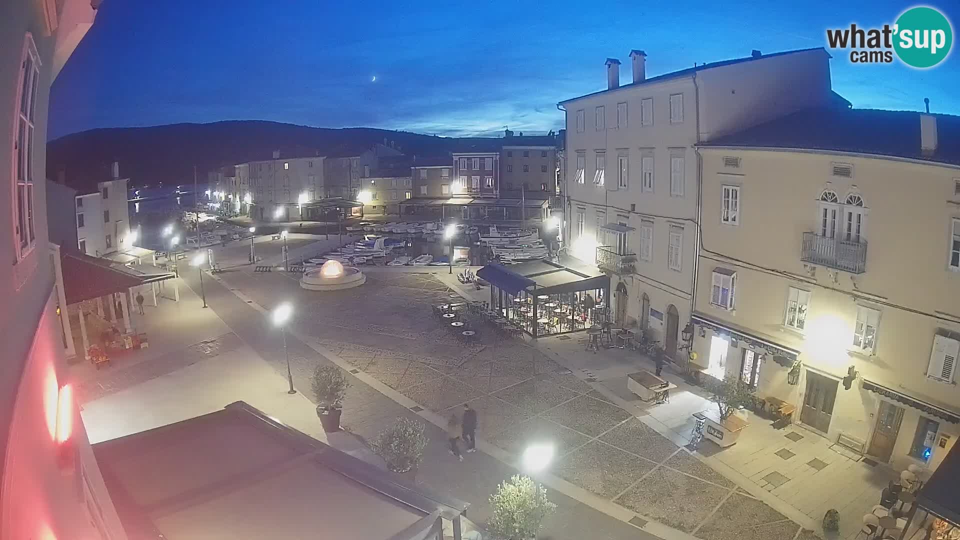 LIVE cam Cres city – place principale et “mandrač” – île de Cres – Croatie