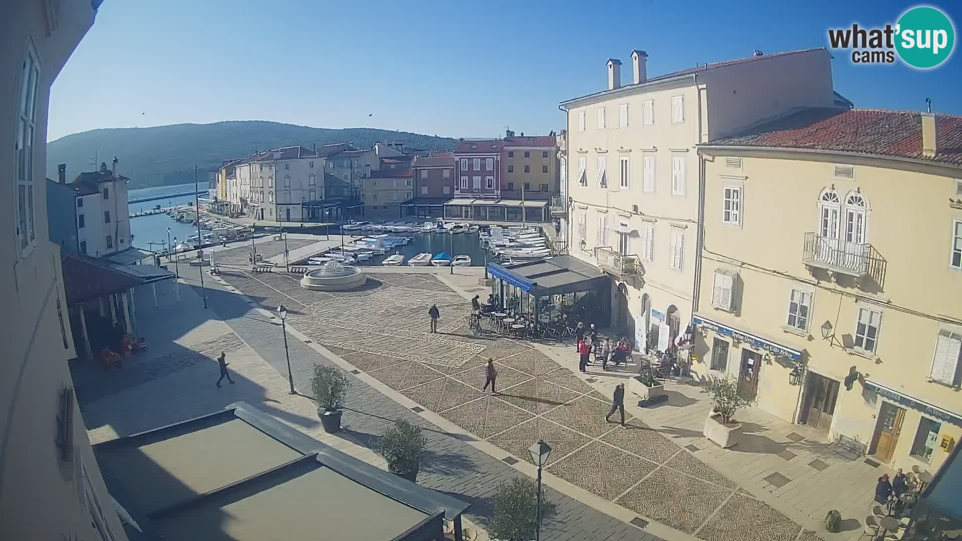 LIVE cam Cres Stadt – Hauptplatz und “mandrač” – Cres Insel – Kroatien