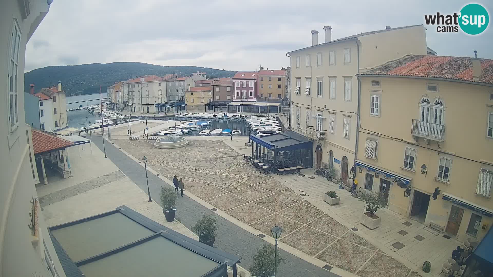 LIVE cam Cres città – piazza principale e “mandrač” – isola di Cherso – Croazia