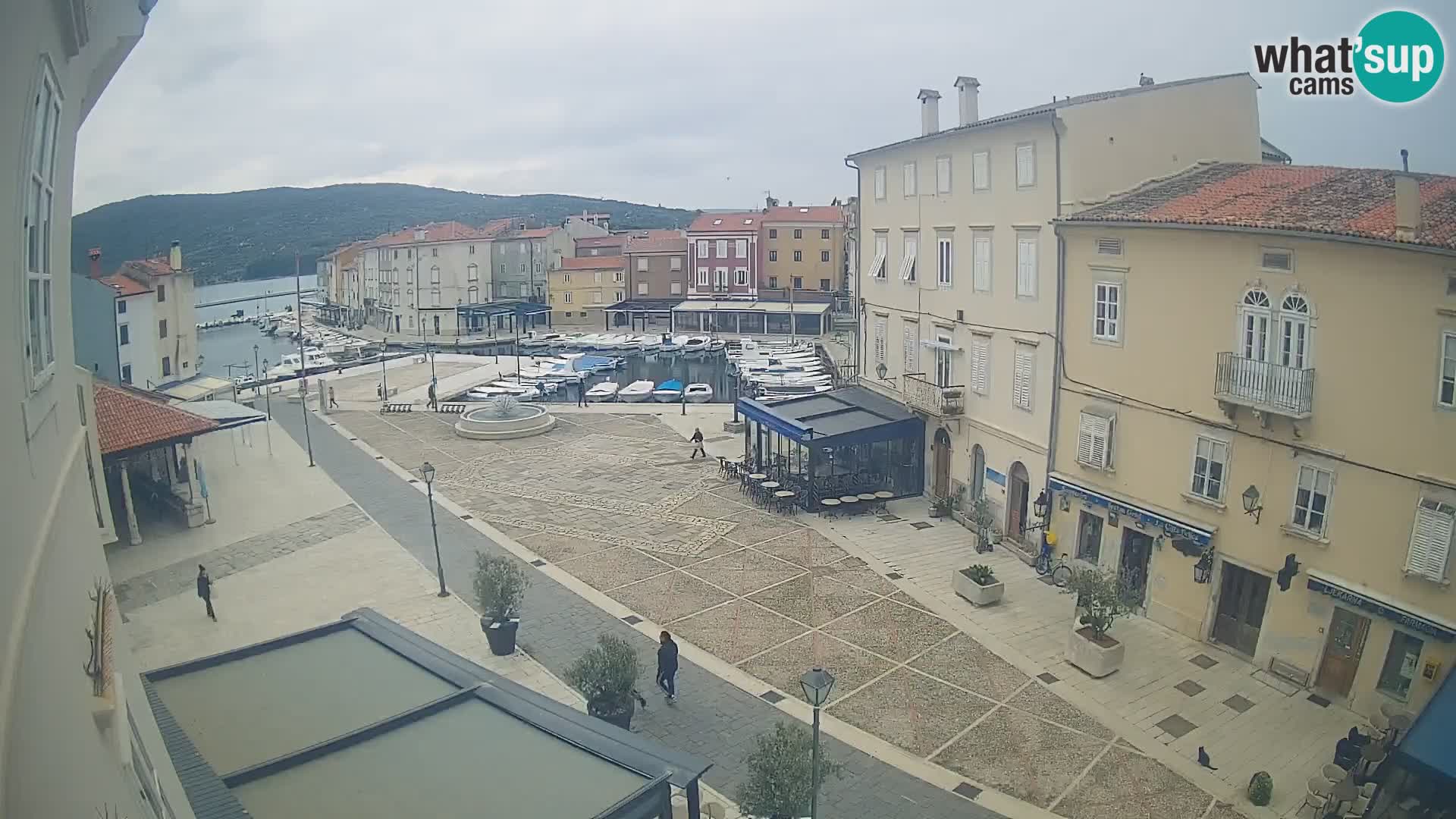 LIVE cam Cres città – piazza principale e “mandrač” – isola di Cherso – Croazia