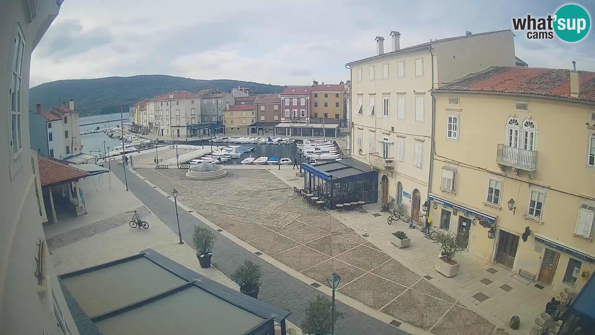 LIVE cam Cres città – piazza principale e “mandrač” – isola di Cherso – Croazia