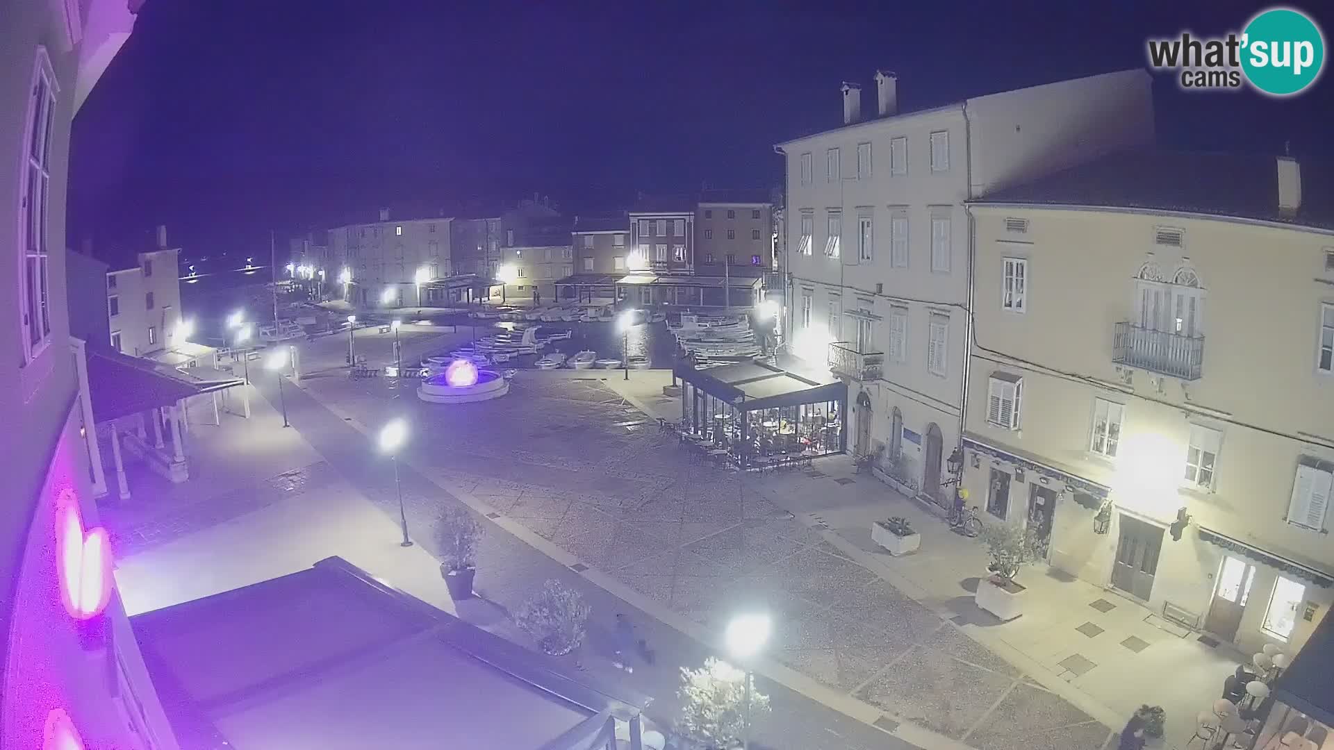 Cámara en vivo ciudad de Cres – plaza principal y “mandrač” – isla de Cres – Croacia