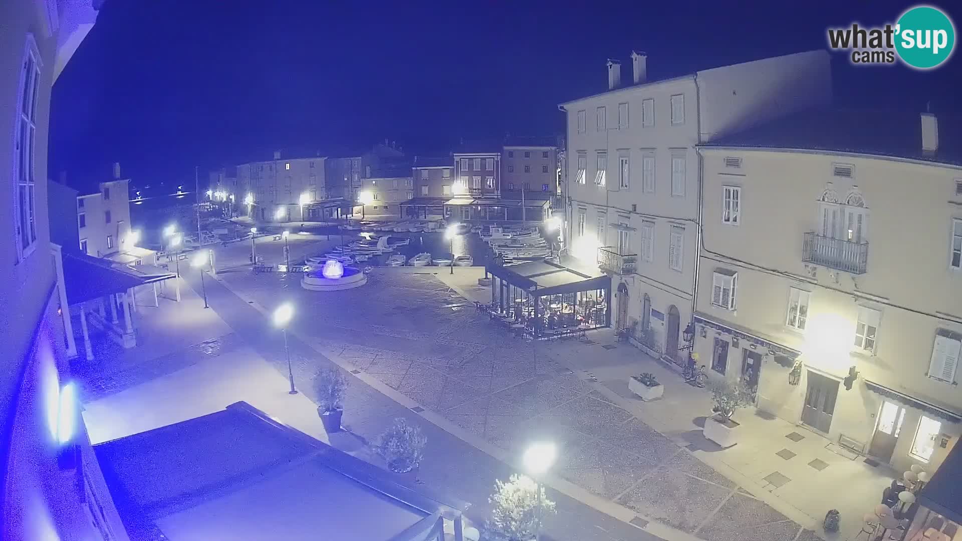 Cámara en vivo ciudad de Cres – plaza principal y “mandrač” – isla de Cres – Croacia