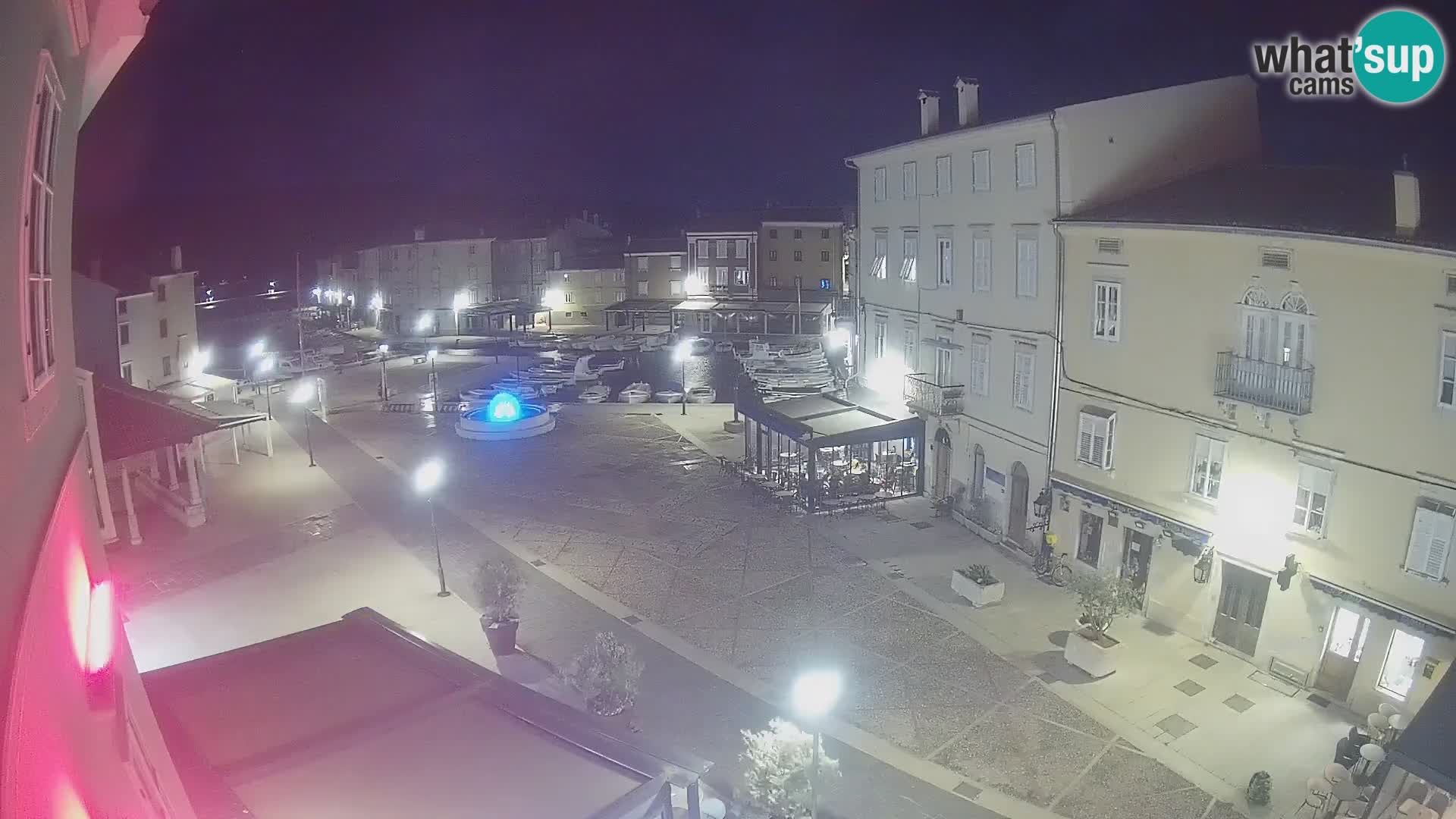 Cámara en vivo ciudad de Cres – plaza principal y “mandrač” – isla de Cres – Croacia