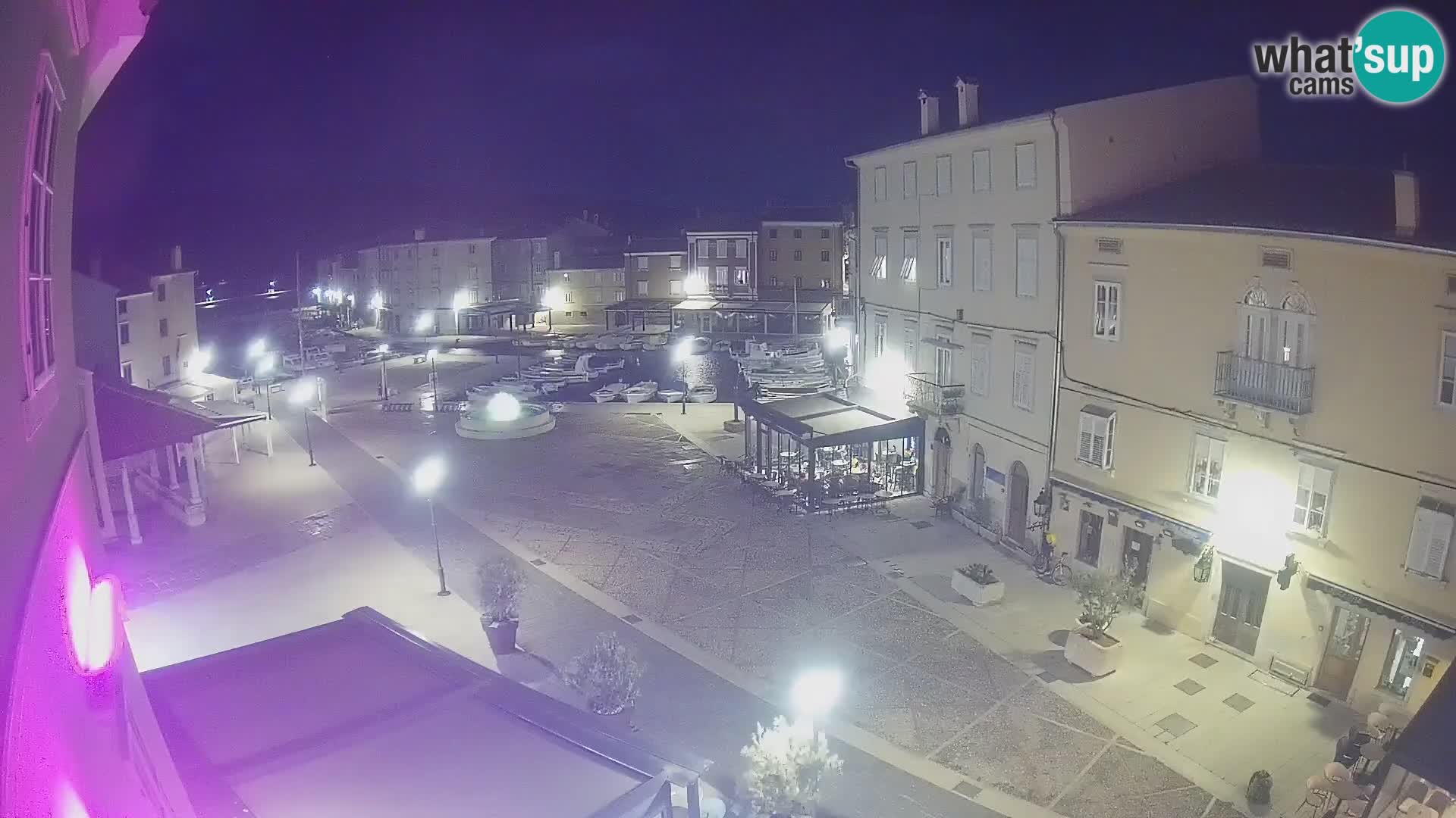 Cámara en vivo ciudad de Cres – plaza principal y “mandrač” – isla de Cres – Croacia