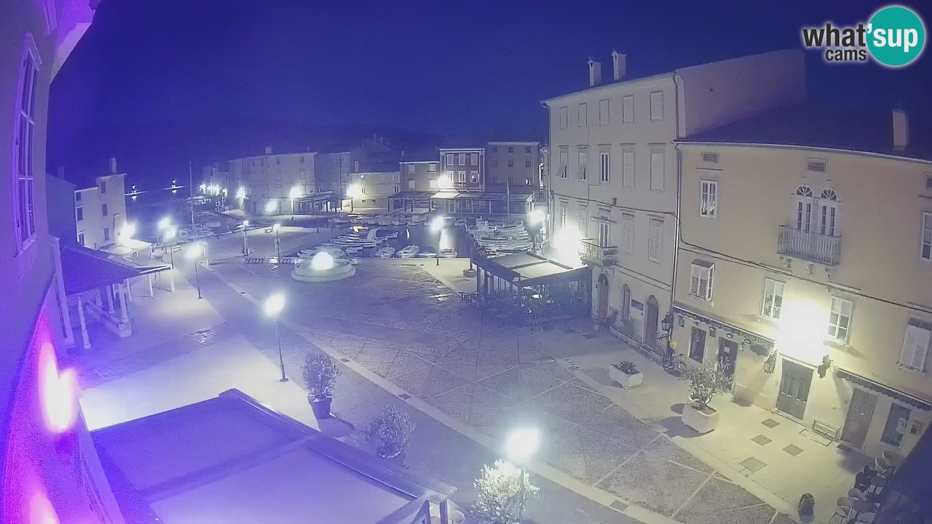 Cámara en vivo ciudad de Cres – plaza principal y “mandrač” – isla de Cres – Croacia